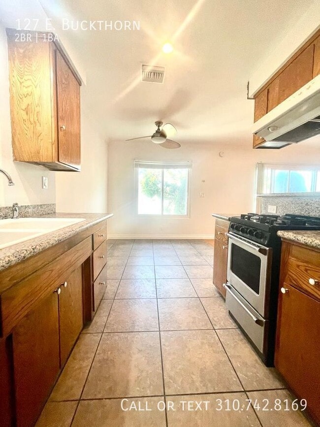 Building Photo - 127 E. Buckthorn-