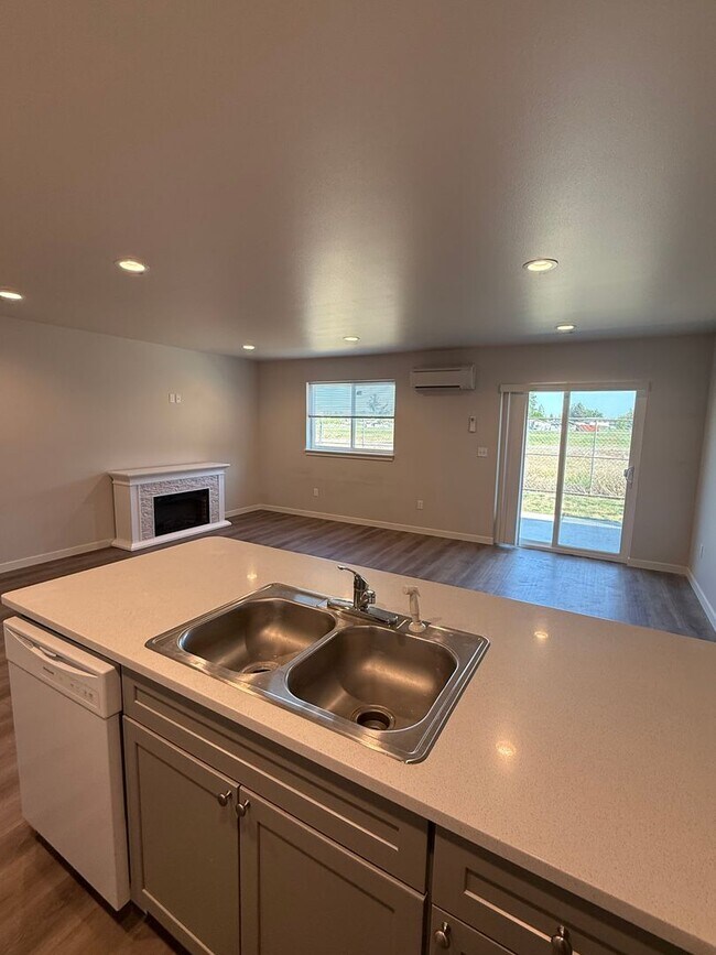 Building Photo - 5305 Smitten Street #2
