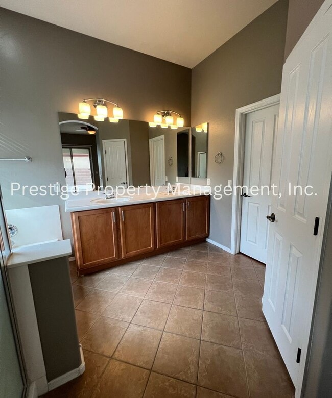 Building Photo - Gorgeous 4/2 Dove Mountain Home!