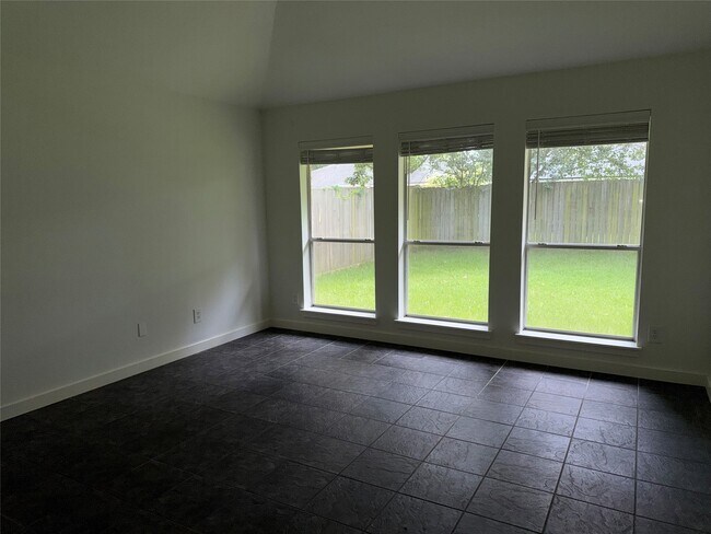 Building Photo - 2238 Pine Cone Dr