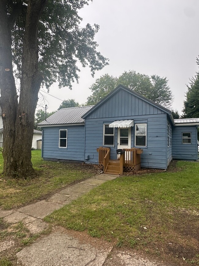 Building Photo - 520 N Maple St