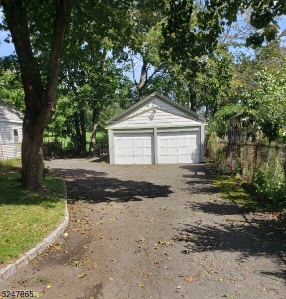 Building Photo - 19 Rosedale Ave