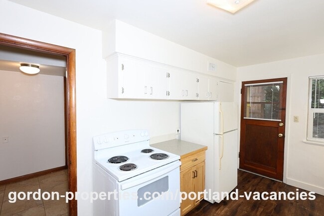 Building Photo - 2803 NE Hoyt St