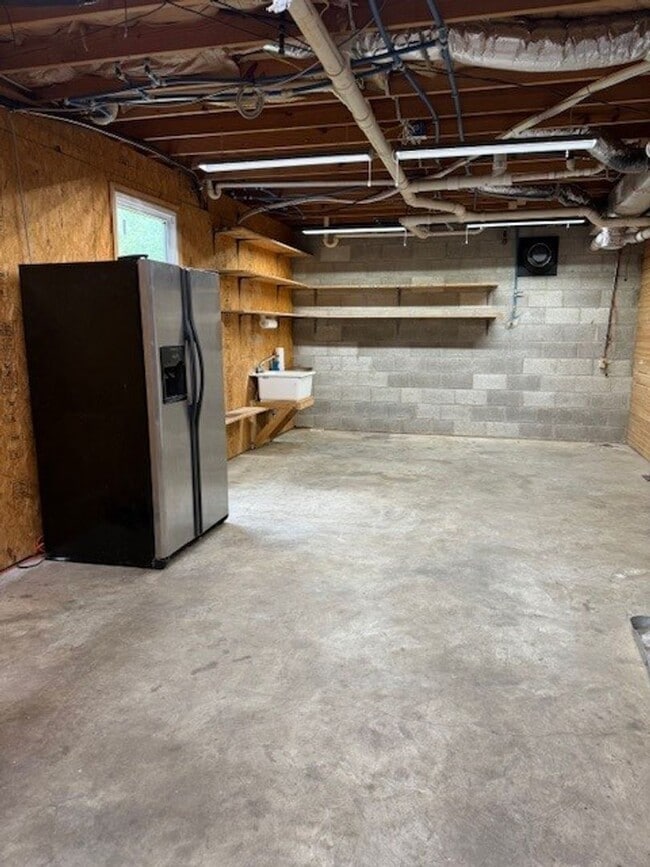 Building Photo - 3 Bedroom / 2.5 Bathroom - Home in Cookeville!