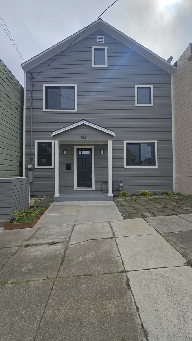 Building Photo - 142 Brighton Ave