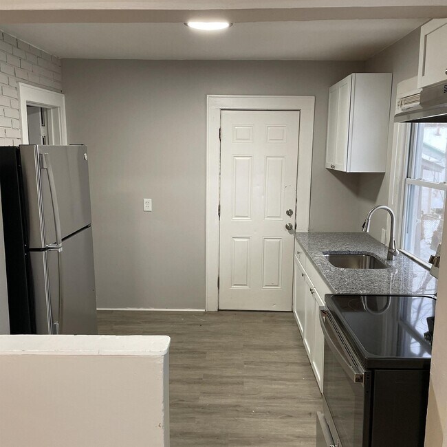 Building Photo - 378 Roycroft Dr