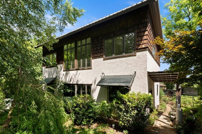 Primary Photo - West Asheville Oasis