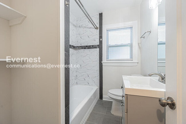 Building Photo - 3 Bed/2 Bath Home with Fenced Yard & Off-Street Parking / Pet-Friendly / Coming Soon!