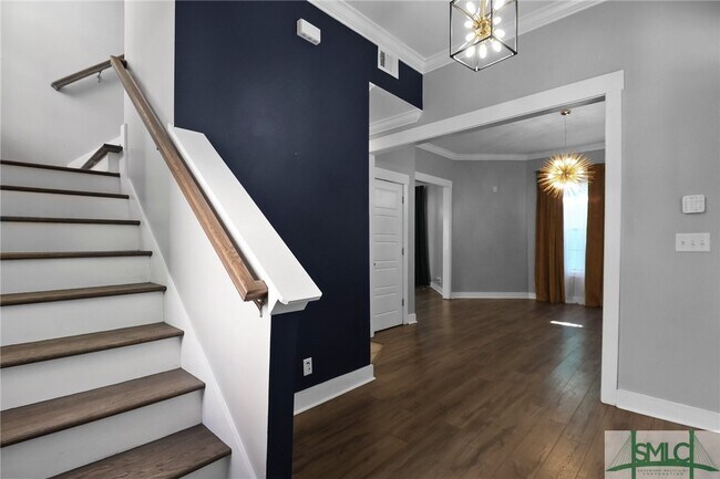 Building Photo - 608 W 37th St
