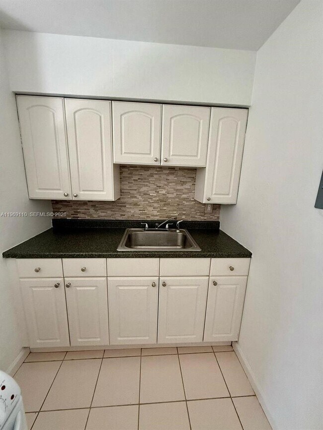 Building Photo - 1240 NE 12th Ave