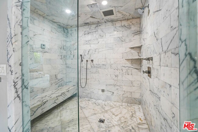 Building Photo - 841 N Crescent Heights Blvd