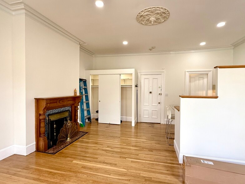 Building Photo - 558 Columbus Ave