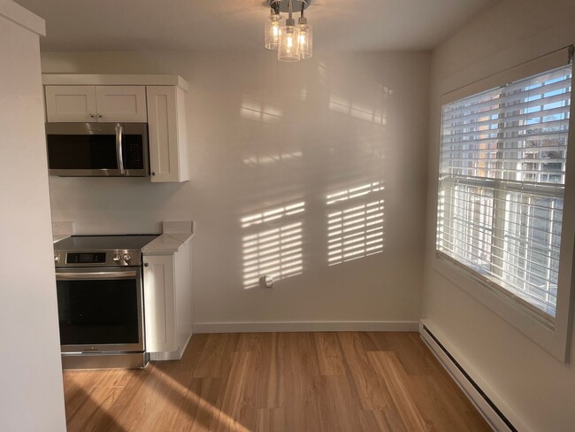 Building Photo - Newly Renovated Condo For Rent in Riverside!