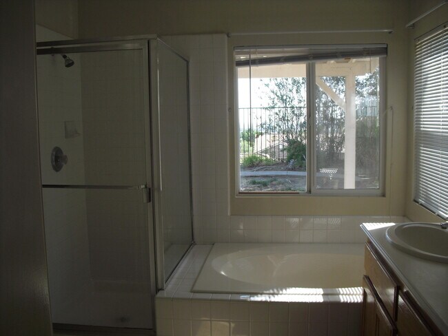 Building Photo - 4209 Grandview Dr
