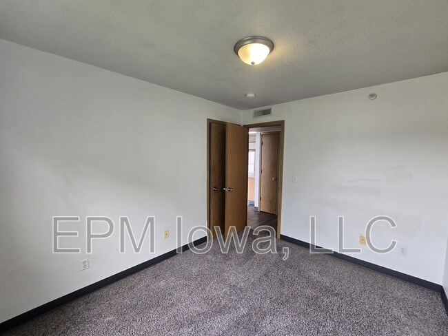 Building Photo - 60 Miller Ave SW