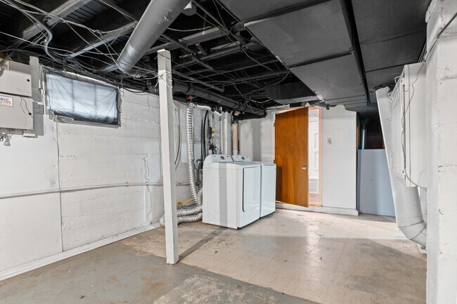 Building Photo - 2416 Sherry Rd