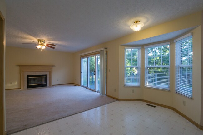 Building Photo - 6657 Delburn Ct