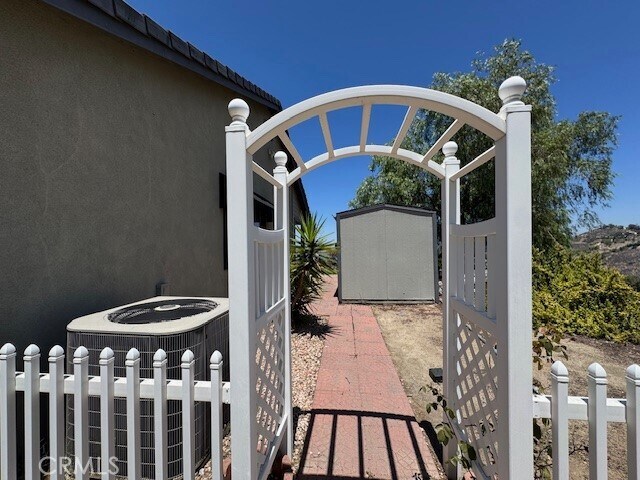 Building Photo - 21650 Skyhill Pl
