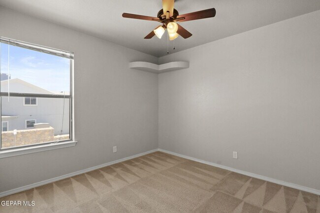 Building Photo - 2300 Glitter St