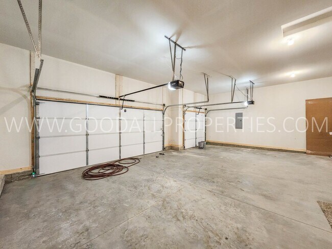 Building Photo - Spacious Waukee Ranch | 4 Bedrooms | 3-Car Garage | Finished Basement