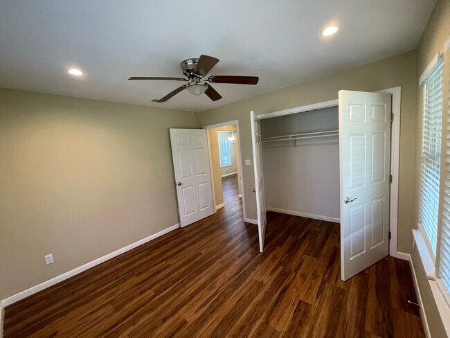Building Photo - 9711 Thaxton Rd