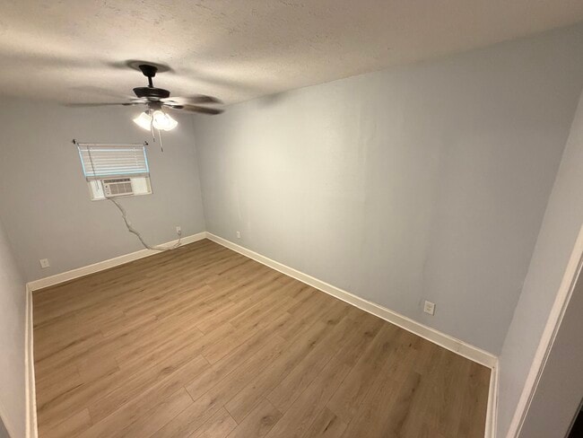 Building Photo - 14238 Juliedale Dr