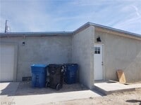 Building Photo - 2504 Flower Dr