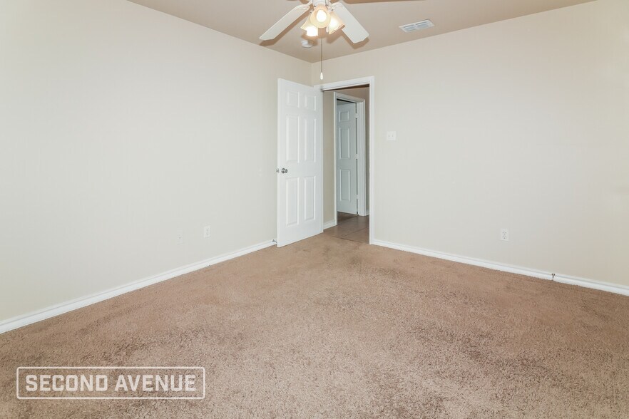 Building Photo - 2526 Windrose Dr