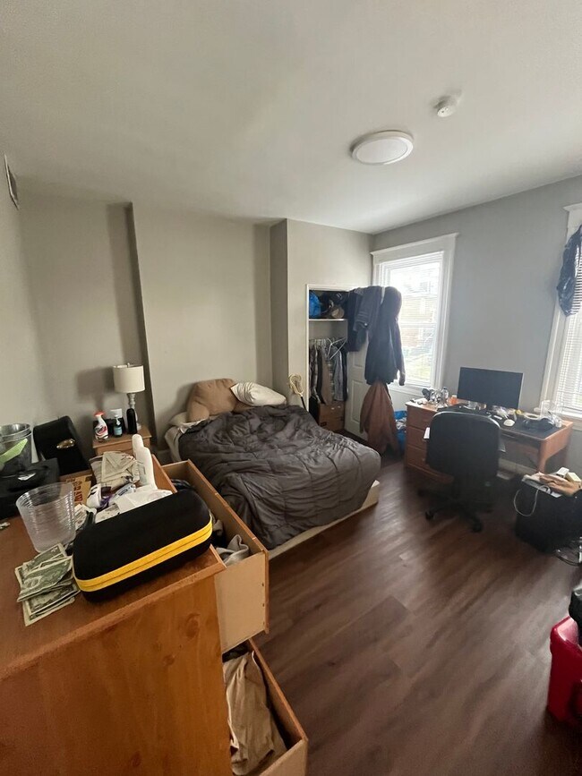 Building Photo - Five Bedroom Available for 26-27 School Year!