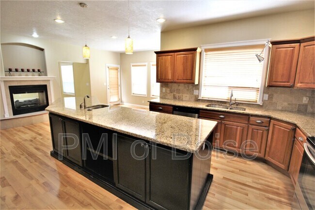 Building Photo - 1485 E Feather Nest Dr