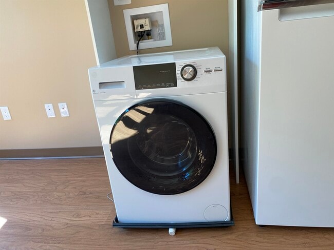 Building Photo - 83 Hanover St