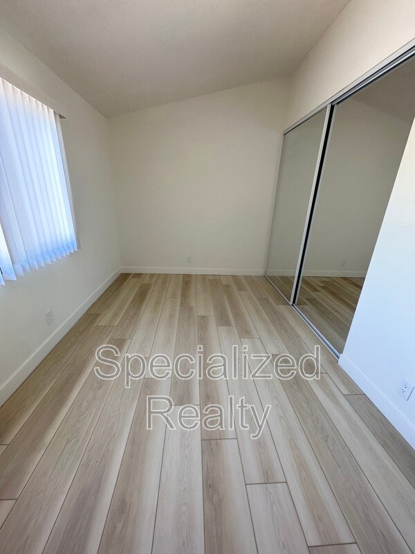 Building Photo - 14074 Van Nuys Blvd