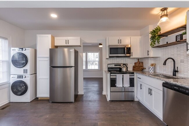 Building Photo - Amazingly large 2 bedroom home with fenced yard!