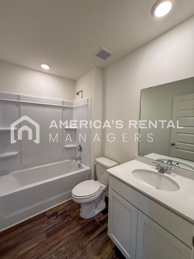 Building Photo - Gorgeous New Construction 5 Bed / 3 Bath H...