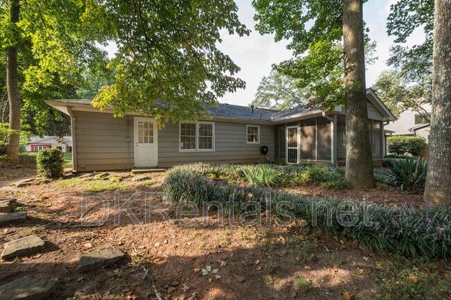 Building Photo - 225 Pebble Trail
