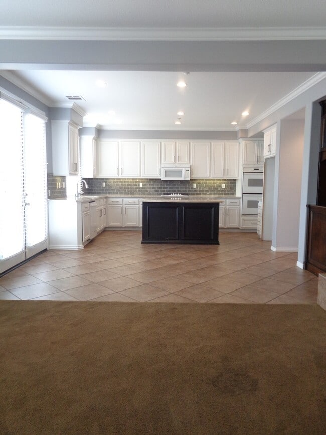 Building Photo - Custom executive home in gated community 1...