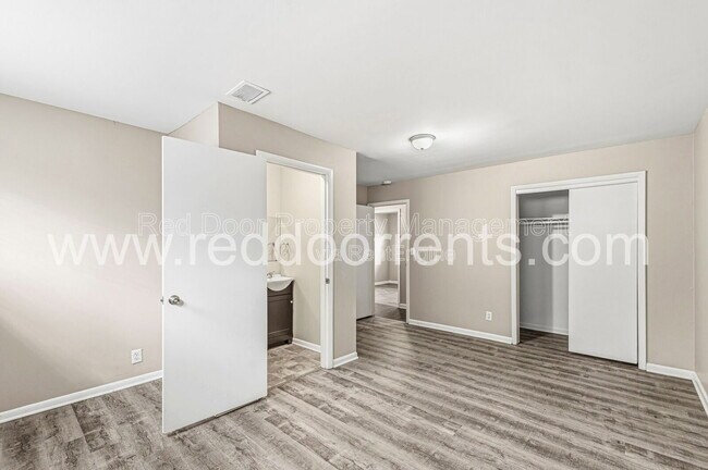 Building Photo - 5563 E 34th St