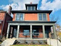 Building Photo - 3 Bedroom 2.5 Bath Just Steps from Franklin Park!!