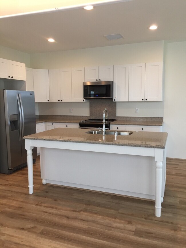 Building Photo - Lei Pauku - 3/2.5 bath Golf Course View