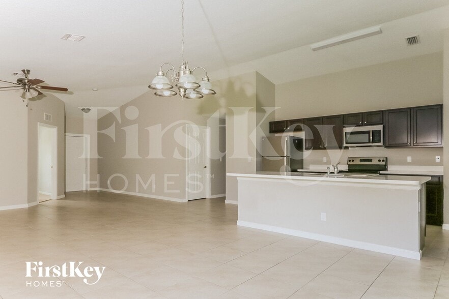 Building Photo - 3765 SW Darby Ln