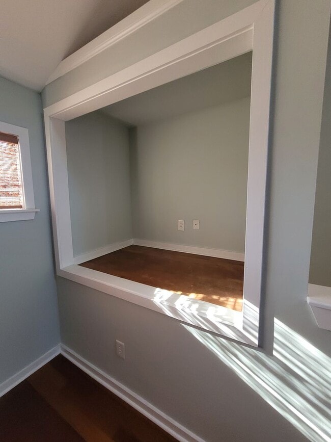 Building Photo - Located in Caneel Cove this 2 bed 2 bath townhome features hardwood floors throughout ,