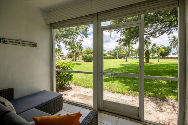Building Photo - 18081 SE Country Club Dr
