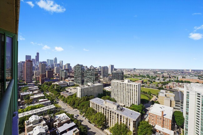 Building Photo - 111 W Maple St