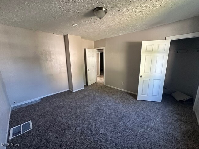 Building Photo - 1915 Maple Ave NE