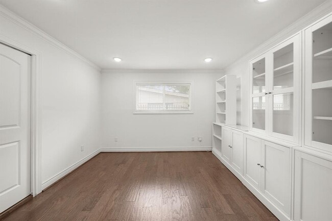 Building Photo - 4427 Sarong Dr