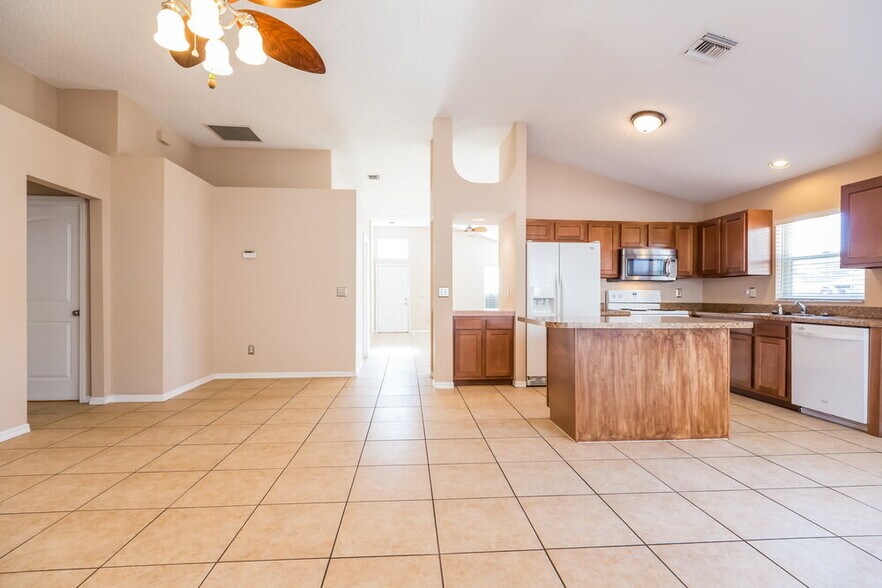 Building Photo - 1610 Sand Key Cir