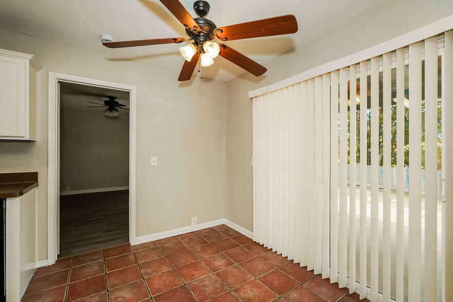 Building Photo - 1001 Springcreek Dr