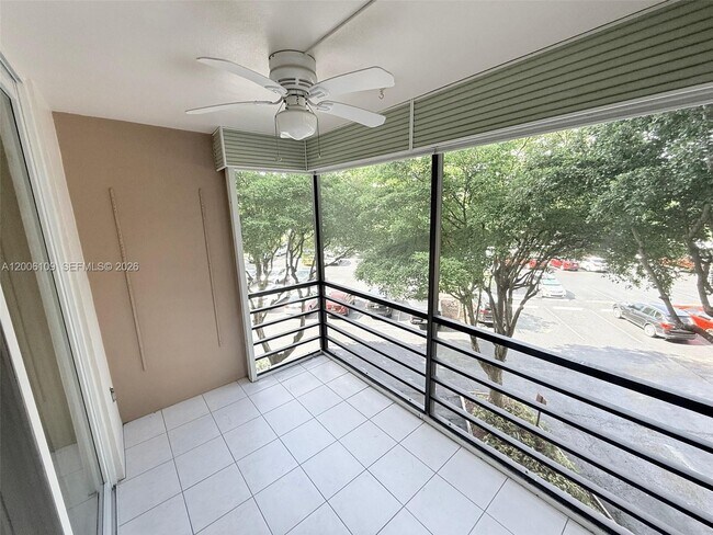 Building Photo - 1400 St Charles Pl