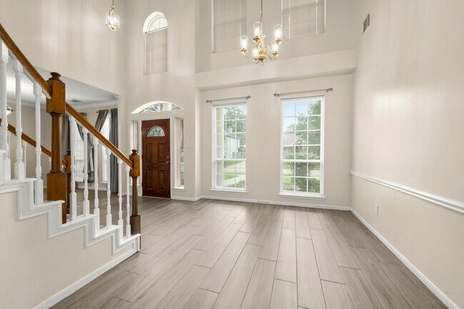 Building Photo - 16303 Lakestone Dr