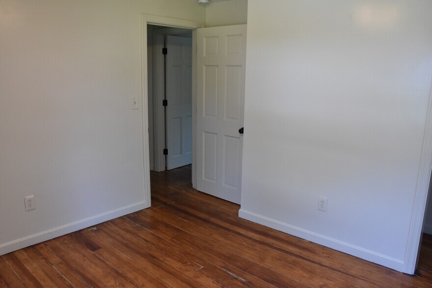 Building Photo - 539 North St